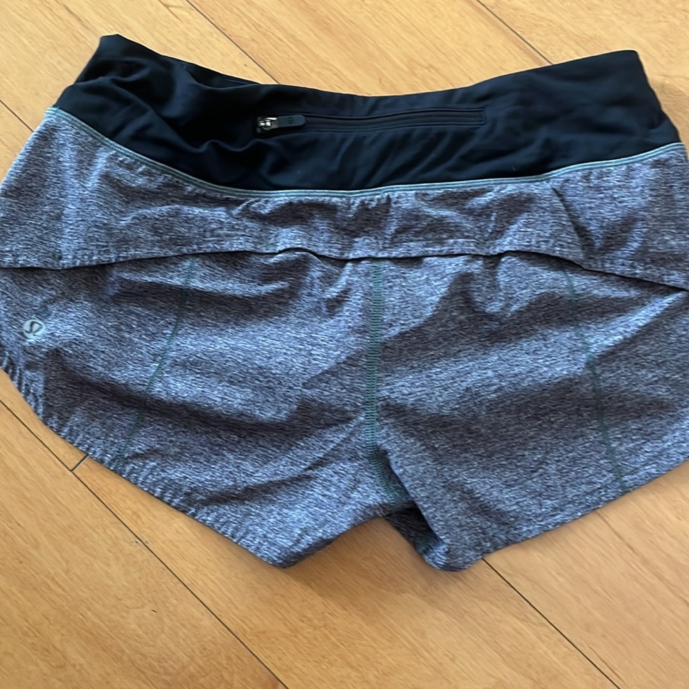 Lululemon running gray black 2.5 inches shorts size 6